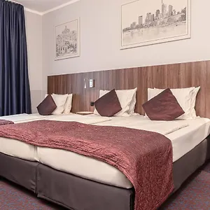 Отель Ramada By Wyndham Frankfurt Station
